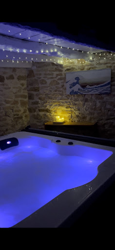 Photo de Sous la Glycine, chambre d'hôtes avec jacuzzi à Cressensac (46600)