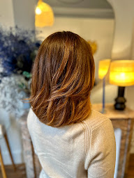 Photo n°17 de L'échappée Coiffeur Bio en appartement / Coloration végétale à Fontainebleau (Salon de coiffure)