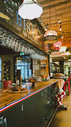 Photo n°9 de Le Bistrô Burger Français à Puget-sur-Argens (Cave à vins)