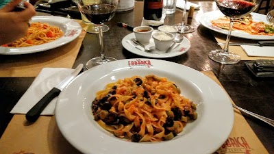 Photos of La F&aacute;brica