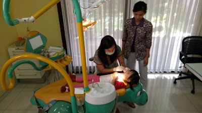 Photos of Dinah Wibisono, drg., Sp.Ort.