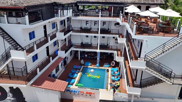Funky Flashpacker Party Hostel - Siem Reap