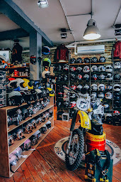 Photo n°11 de Vintage Motors Bastille à Paris (Magasin de vêtements vintage)