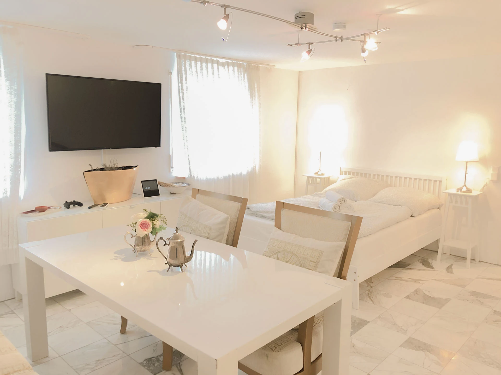 F10 APARTMENTS Roth