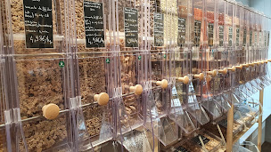 Photo n°9 de Vins&Vrac , Cave à vins, Epicerie Vrac, Restauration sur place à Volvic (Cave à vins)