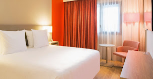 Photo n°5 de Hôtel Oceania Roissy CDG à Le Mesnil-Amelot (Piscine)