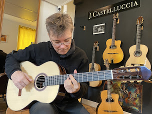 Photo n°2 de J.Castelluccia Luthier à Honfleur (Luthier)
