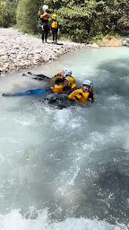Photo n°20 de De Bleu A Blanc - Rafting Embrun, Rafting Durance Ubaye Guil à Embrun (Espace pour la pratique du canoë)