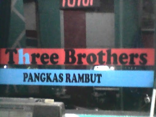 Pangkas Rambut Three Brotherss, Author: Devi Setiana