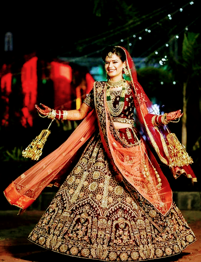लहँगे,लॉंचे,साड़ियों,लेडीज़ सूट,पैंट-शर्ट, कुर्ता पायजामा आदि थोक(होलसेल रेटों) पर सबसे ज़्यादा न… post image