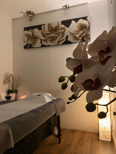 Nuch Sports Massage & Thai Spa