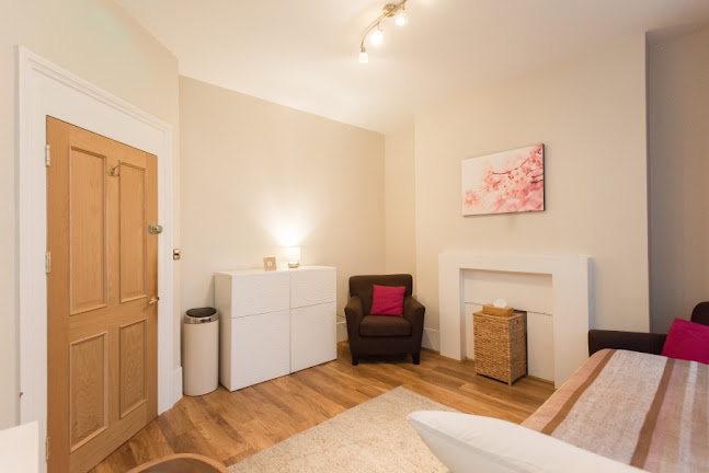 London Natural Health Centre - Massage therapist