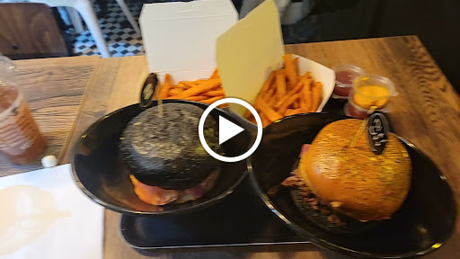 Photo 2 - Black & White Burger Limoges