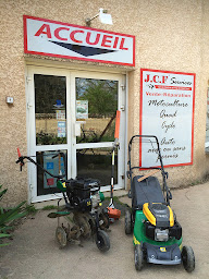 Photo n°2 de J.C.F. Services à Vaugneray (Magasin de matériel de motoculture)