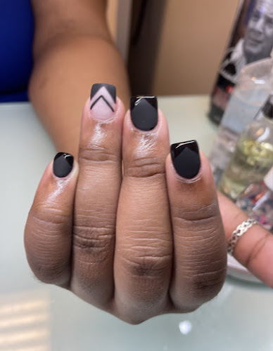 The Nail Bar Mi interior view