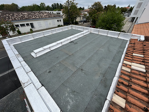 Photo de Kg renovation couvreur zingueur saint-médard-en-jalles | intervention d’urgence et recherche de fuite à Saint-Sauveur (33250)