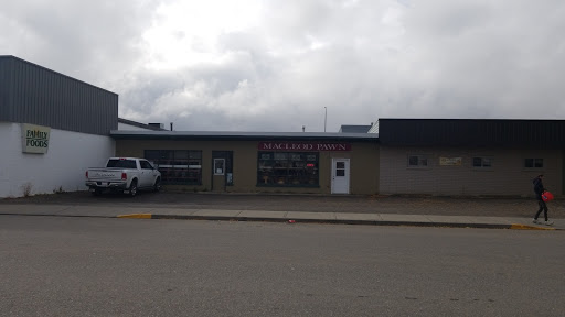 Macleod Pawn - Visual