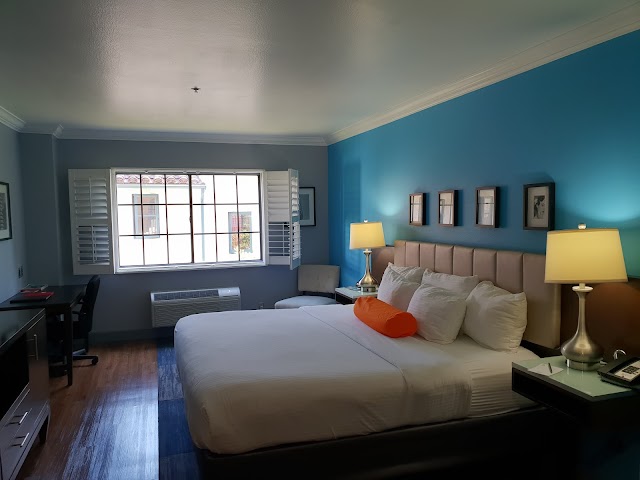 BLVD Hotel & Suites