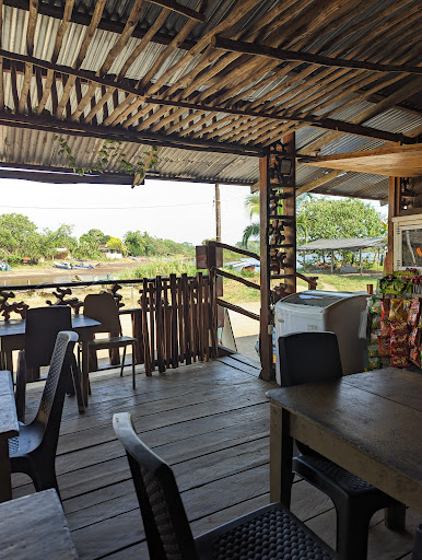 ASADERO DE POLLOS Y TIENDA DE ARTESANÍAS EL MANGLAR