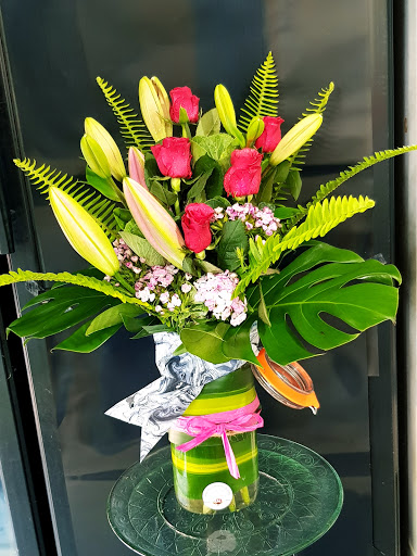 Greenfield Blooms and Gifts - Thumbnail