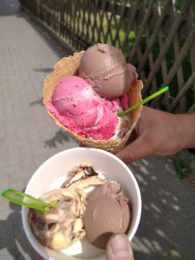 Ackermanns Eiscafe - Visual