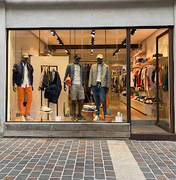 Photo n°1 de Sixième Sens Homme Beach à Sainte-Maxime (Magasin de vêtements pour hommes)