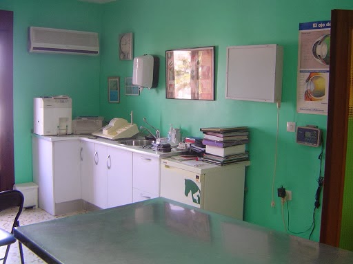 Centro Veterinario Virgen de Gracia. Andrés Luque. Montoro