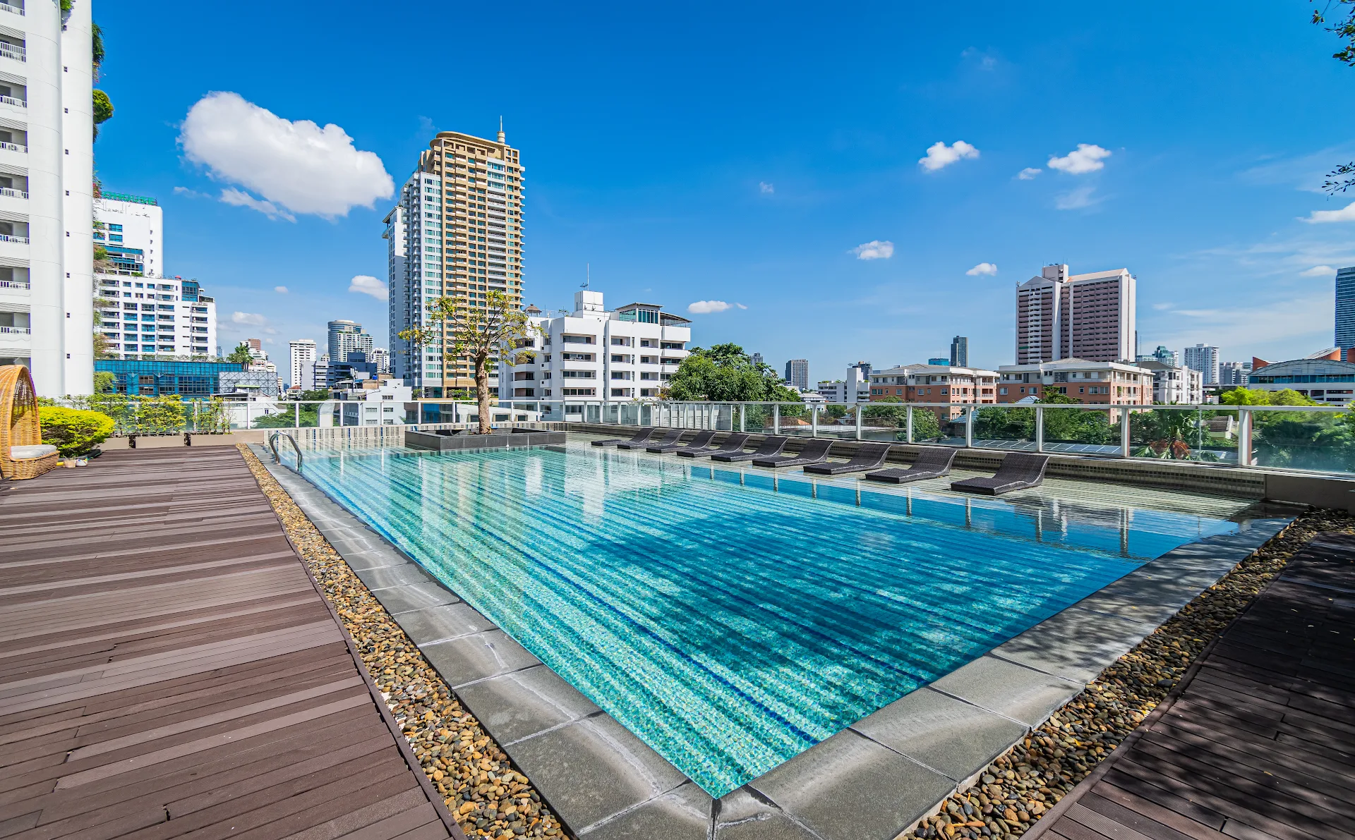 Upper Suites Sukhumvit 39（アッパースイーツ・スクンビット39）