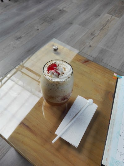 Photos of Tesla T&eacute; y Caf&eacute;