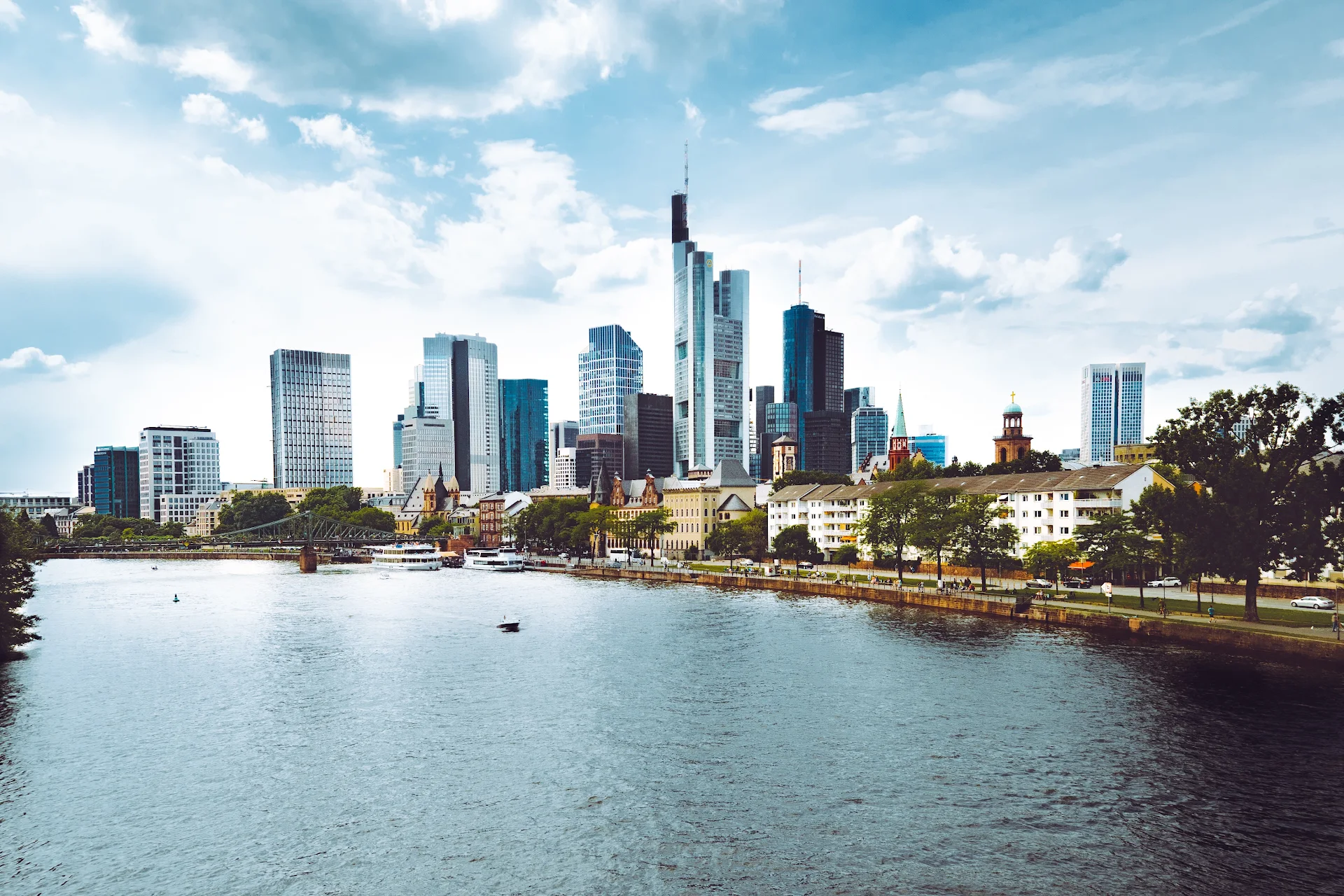 Büroadresse : Deine Traumnacht Frankfurt