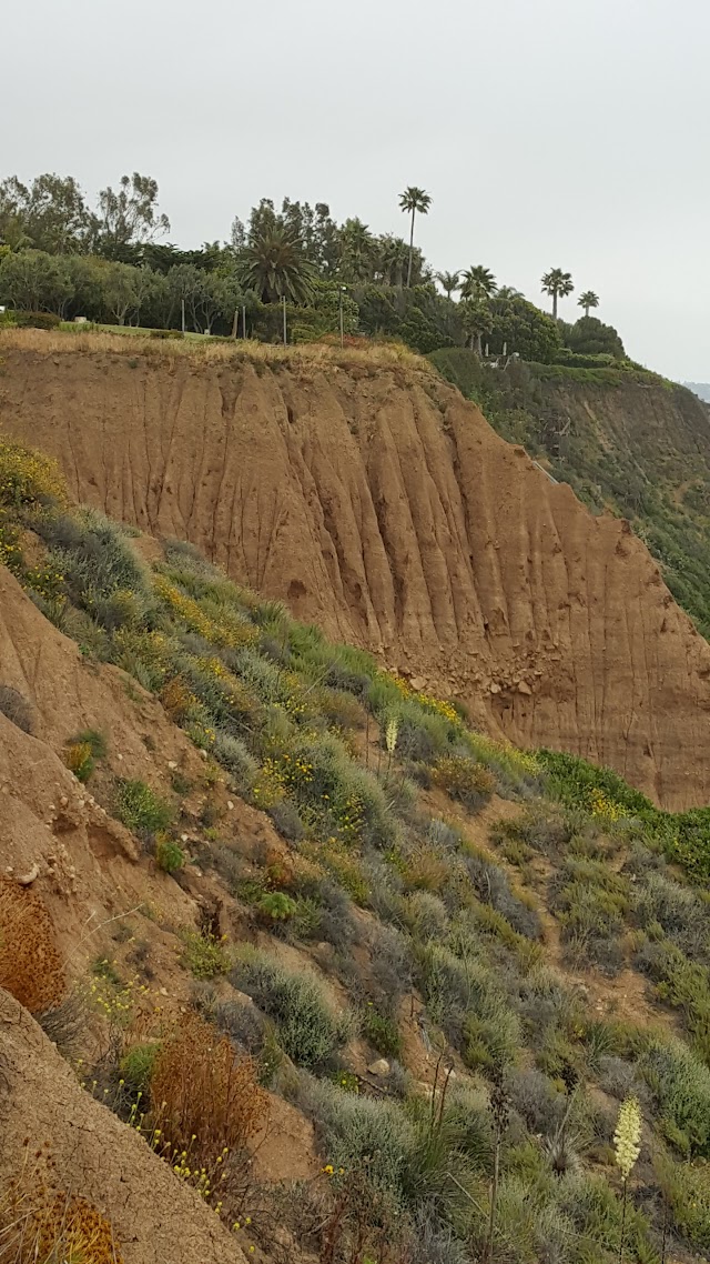 La Piedra State Beach; trail to beach inaccurate