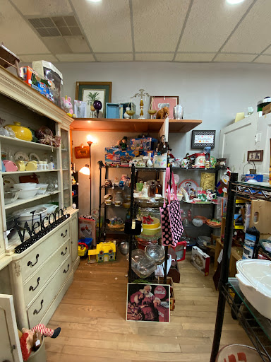 Nana's Antiques & Glfts - Thumbnail
