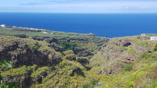 Recreation Area Visitor Center and Los Tilos