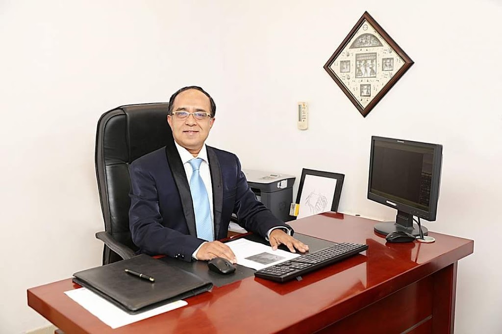 Dr Prateek Bhatnagar