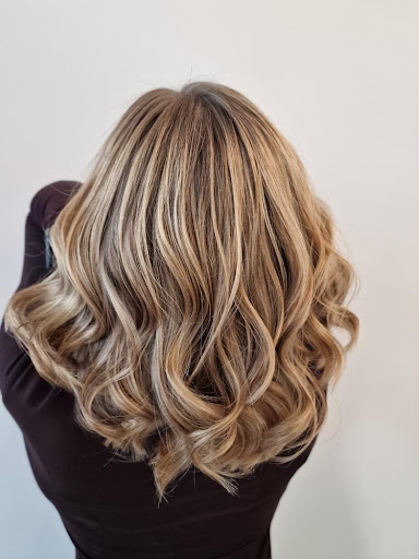 Salon by Amiri - Friseur Sendling für Balayage und Locken