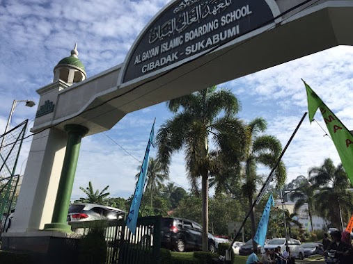 Sekolah Menengah Atas (SMA) Pesantren Unggul Al Bayan, Author: Faiz Irza