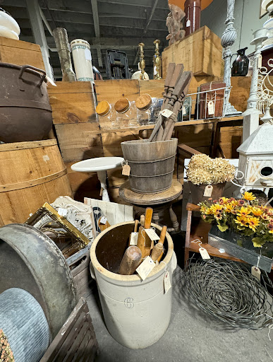 Gold Star Treasures Antique-Vintage Mall - Thumbnail