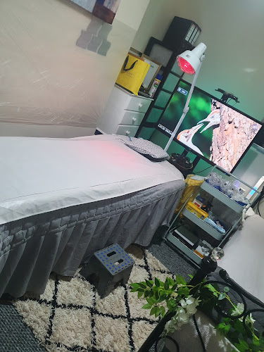 Pure Hijama Cupping Therapist (Female only and Mobile service available) Phone number