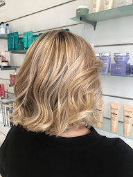 Photo n°13 de Tchip Coiffure Reims Av de Paris à Reims (Institut de beauté)