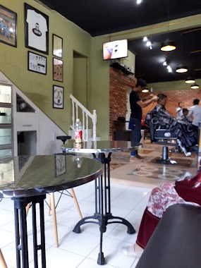 Keluncum Barbershop Balikpapan Baru, Author: Citra Sakina