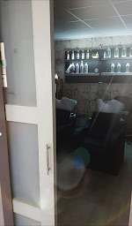 Photo n°18 de Corinhairstyl : coiffeur, barbier, s.p.a du cheveux à Montlieu-la-Garde (Salon de coiffure)