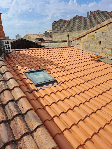 Artisan Fonces Rénovation - Couvreur Libourne Gironde - Rénovation Toiture - Remaniement Réfection Gouttière Velux Fuite Urgence Devis Gratuit - Thumbnail