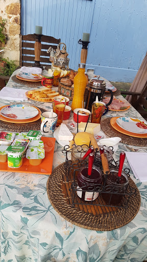 Photo de Chambres d’hôtes Clos de l'Arthonnet : petit-déjeuner et wifi gratuit, parking sécurisé, cuisine d'été à Flavignac (87230)