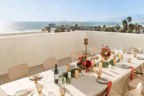 Sandbourne Santa Monica, Autograph Collection by null