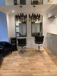 Photo n°1 de Salon Nixya Paris - Coiffeur afro - Braids, Tresses, Lissage, Coloration à Paris (École de coiffure)