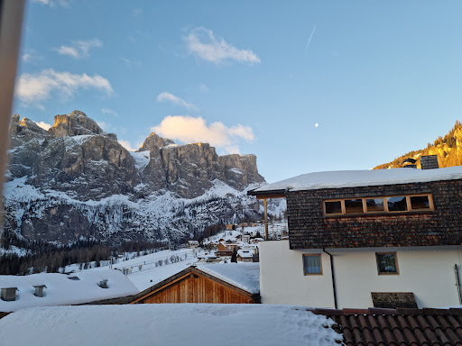 Colfosco, Strada Val