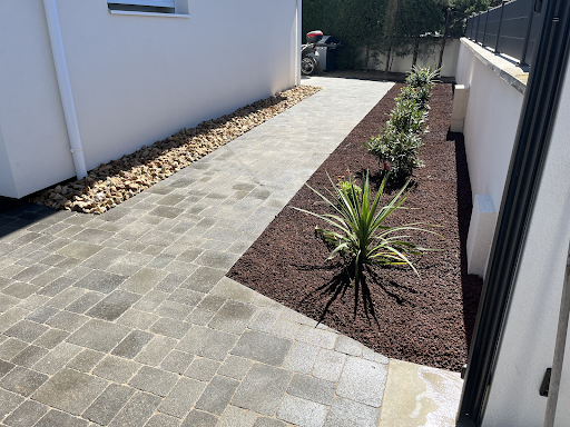 Photo de Entre Piscine et Jardins à Neulise (42590)