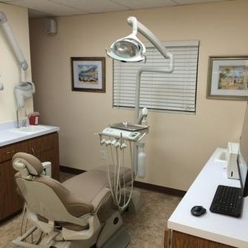 Royal Dental Care Logo