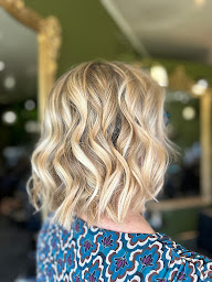 Photo n°19 de CR Artisan coiffeur / Onglerie à Bihorel (Salon de coiffure)