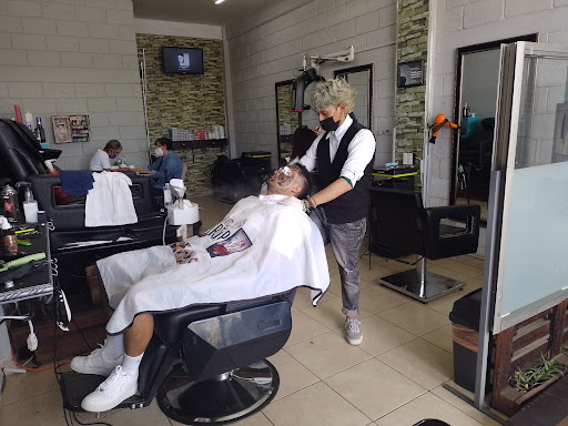eiKÓva Salón de belleza y Barbería - Av. De Las Partidas